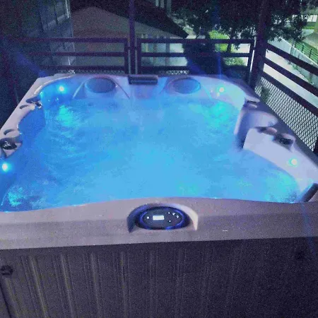 Stunning With Jacuzzi - Beahost Apartment