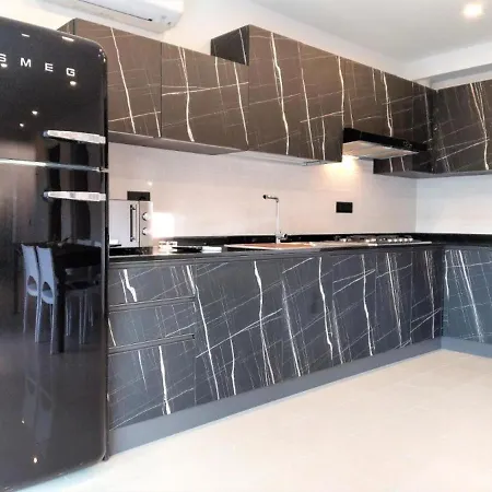 Stunning With Jacuzzi - Beahost Apartment *