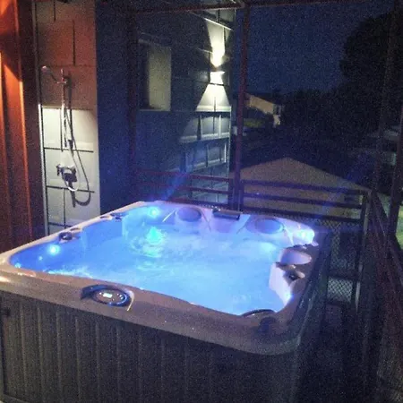 Stunning With Jacuzzi - Beahost Lignano Sabbiadoro